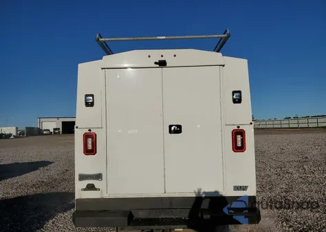 2022 Ford Econoline E350 Super Duty Cutaway Van z USA, uszkodzony, nr VIN 1FDWE3FN1NDC36152